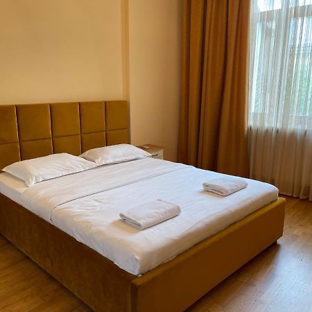 Avangard Qn Romana 26 Apart Lviv Kültér fotó