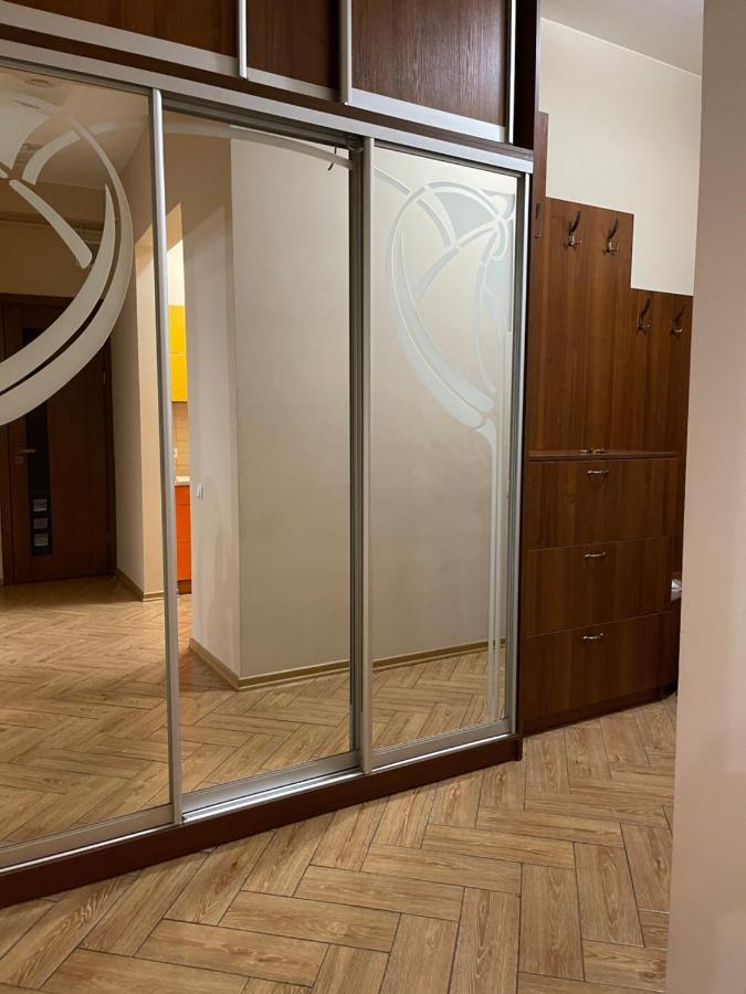 Avangard Qn Romana 26 Apart Lviv Kültér fotó