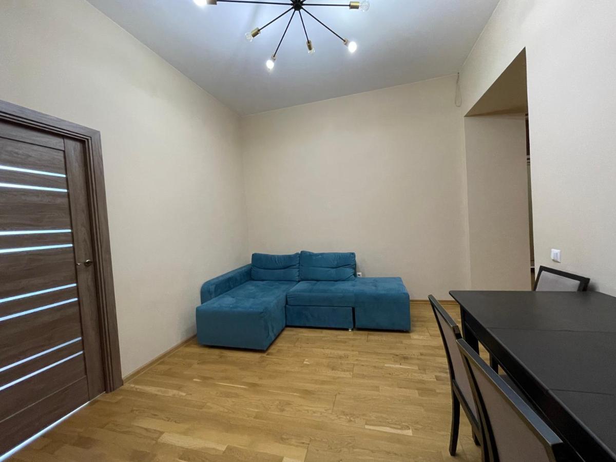 Avangard Qn Romana 26 Apart Lviv Kültér fotó