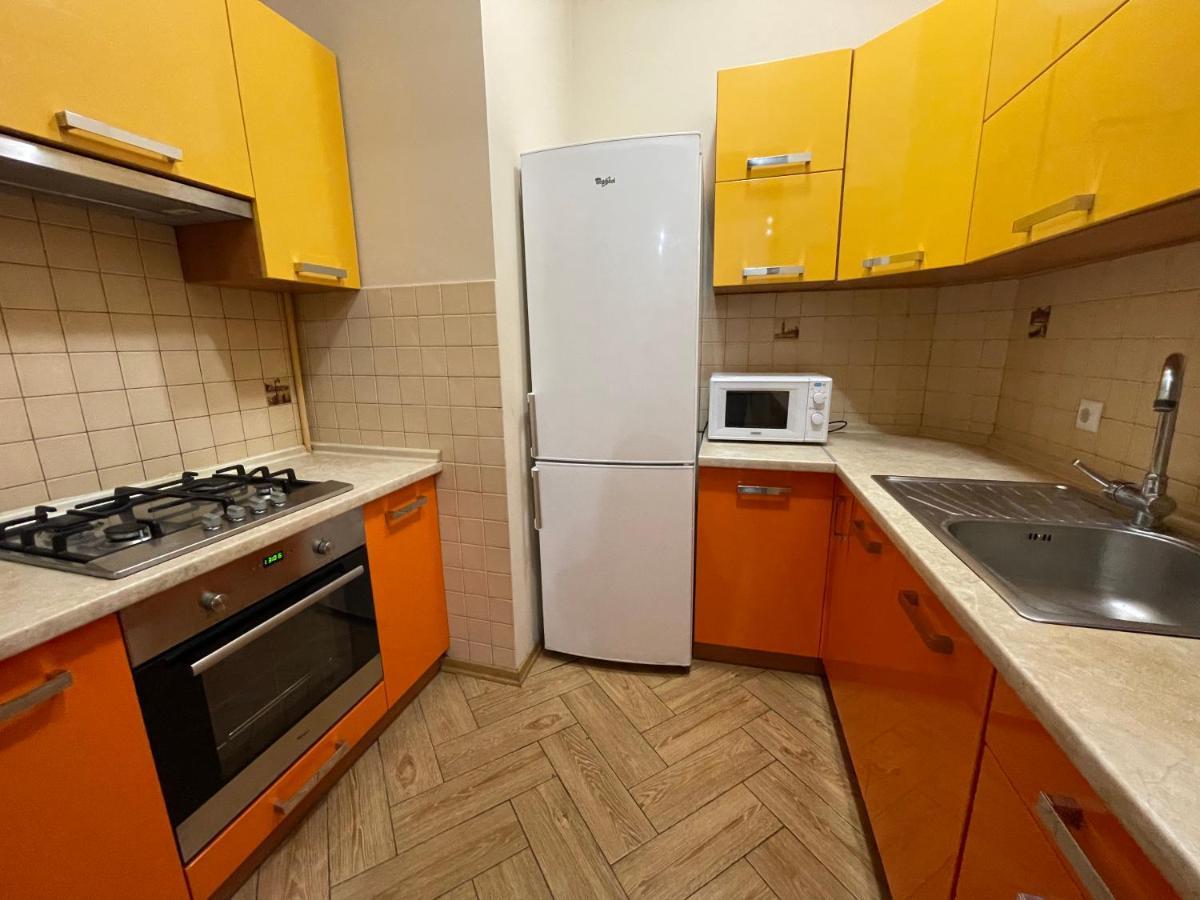 Avangard Qn Romana 26 Apart Lviv Kültér fotó