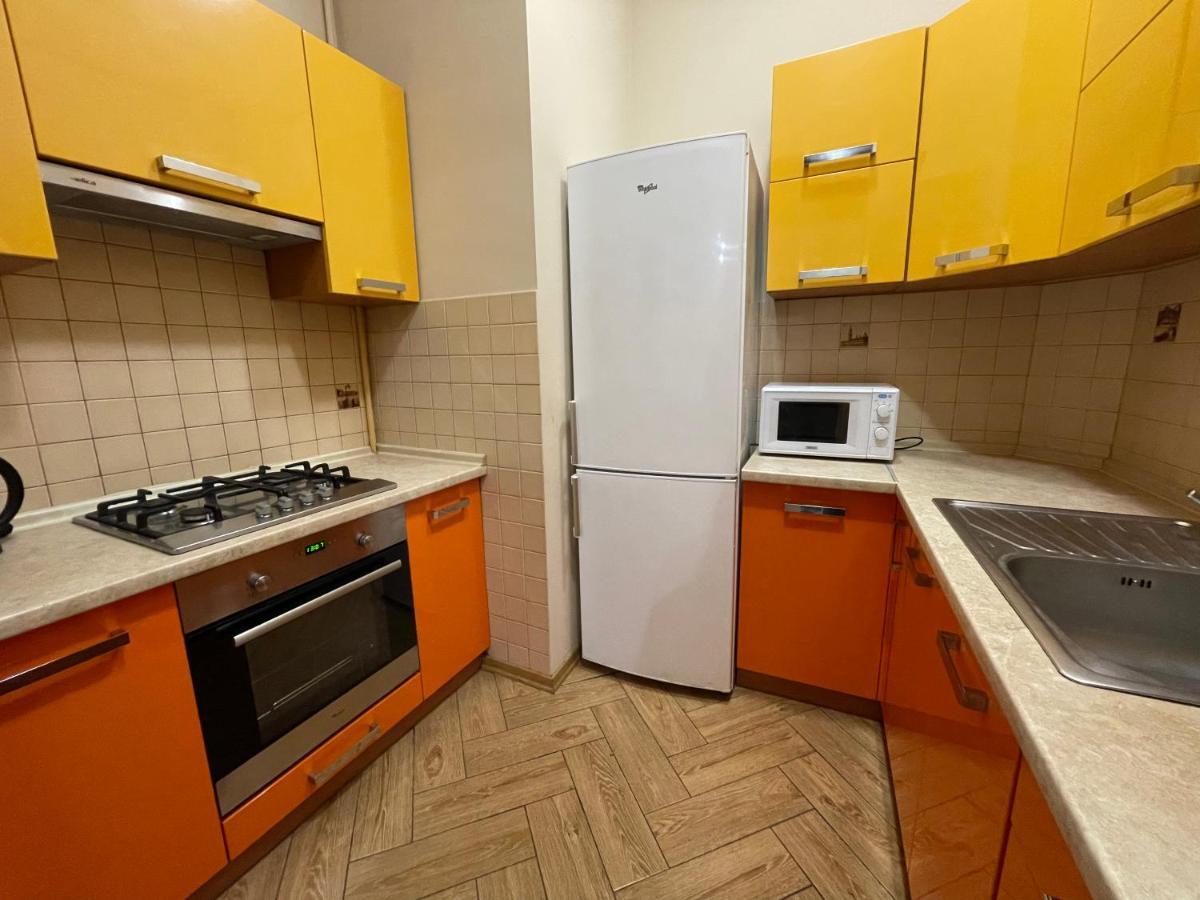 Avangard Qn Romana 26 Apart Lviv Kültér fotó