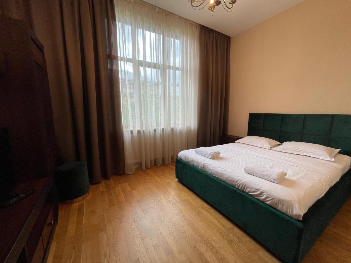 Avangard Qn Romana 26 Apart Lviv Kültér fotó