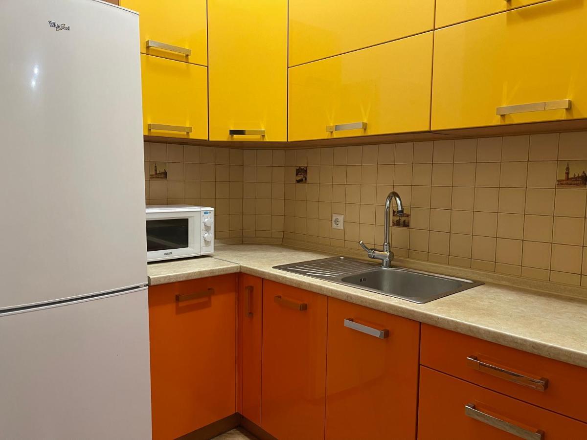 Avangard Qn Romana 26 Apart Lviv Kültér fotó