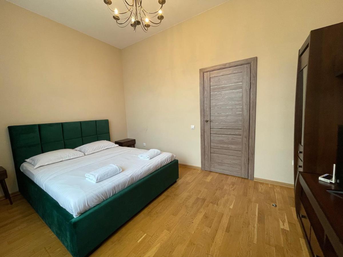 Avangard Qn Romana 26 Apart Lviv Kültér fotó